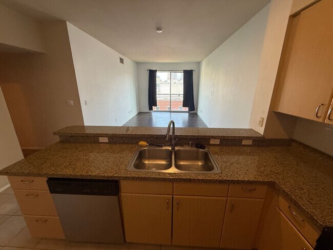 Building Photo - Downtown Condo in the Heart of San Diego!