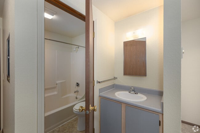 Full bathroom with shower/tub combo - Cedar Apartments