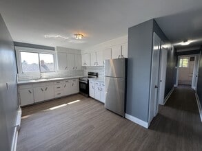 Building Photo - 46 Terris Ave