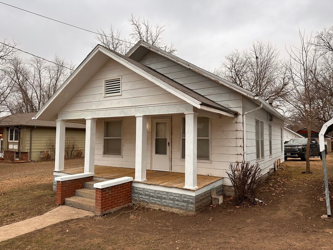 Primary Photo - 1306 N Main St