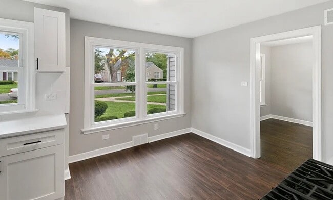 Foto del edificio - 5071 Hatchett Dr