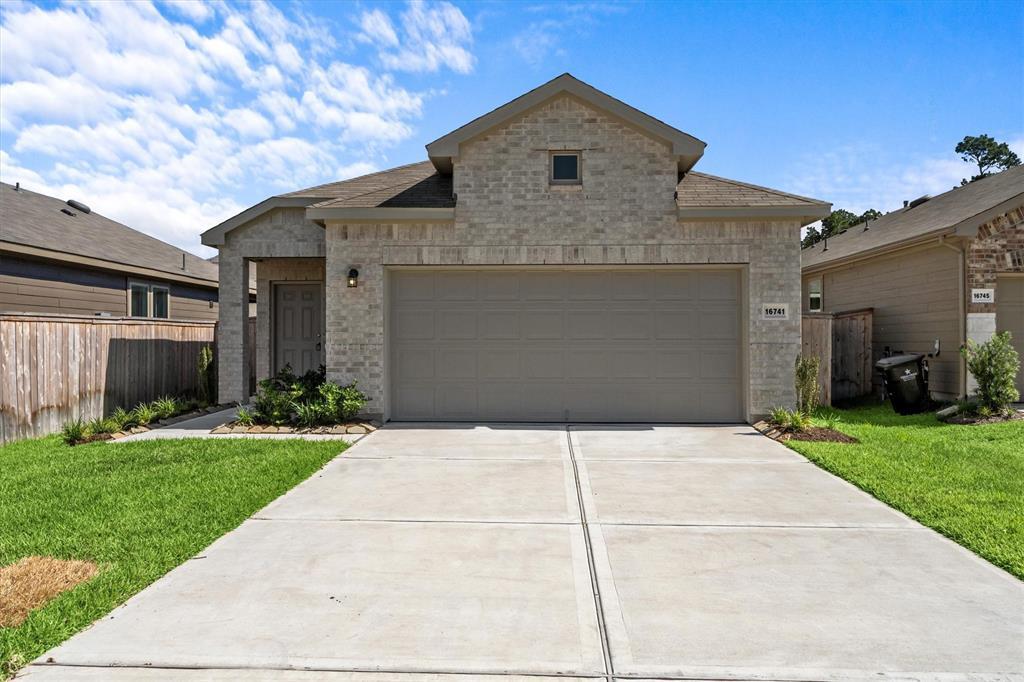 Foto principal - 16741 Oak Bough Dr