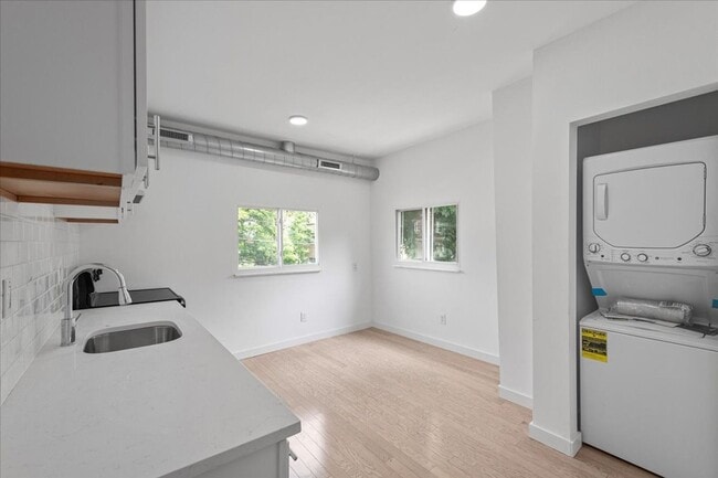 Photo - 640 Collins St Apartment