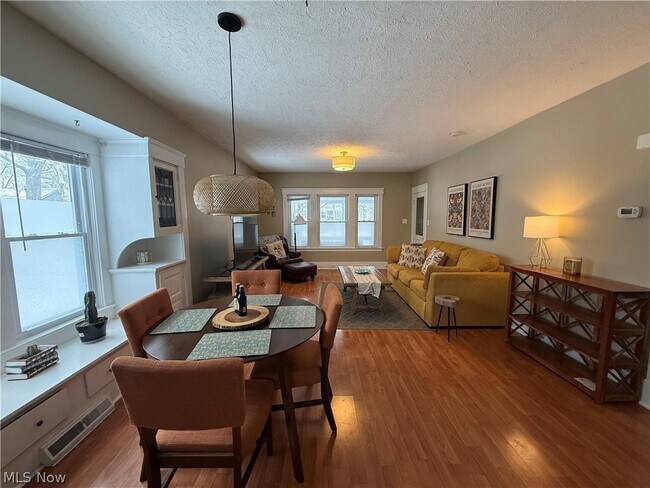 Foto del edificio - 3842 Parkdale Rd