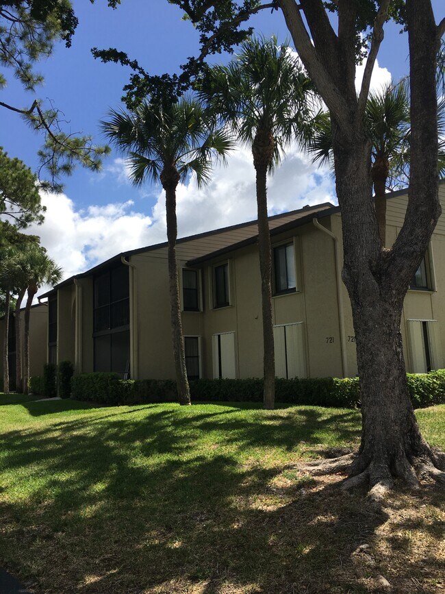 Foto del edificio - 721 Sunny Pine Way