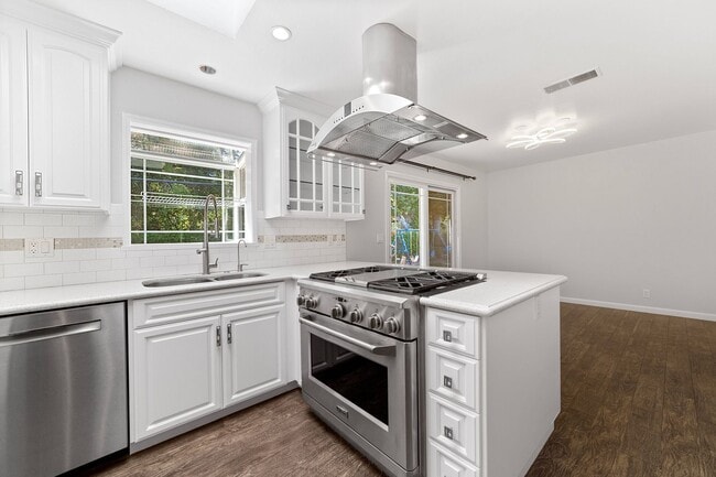 Building Photo - Campbell charming single-family home
