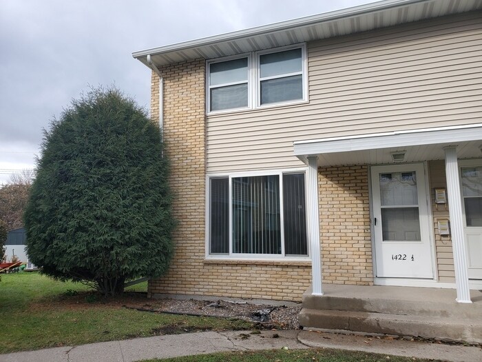 1422 S 14th St, Grand Forks, ND 58201 Townhome Rentals in Grand Forks