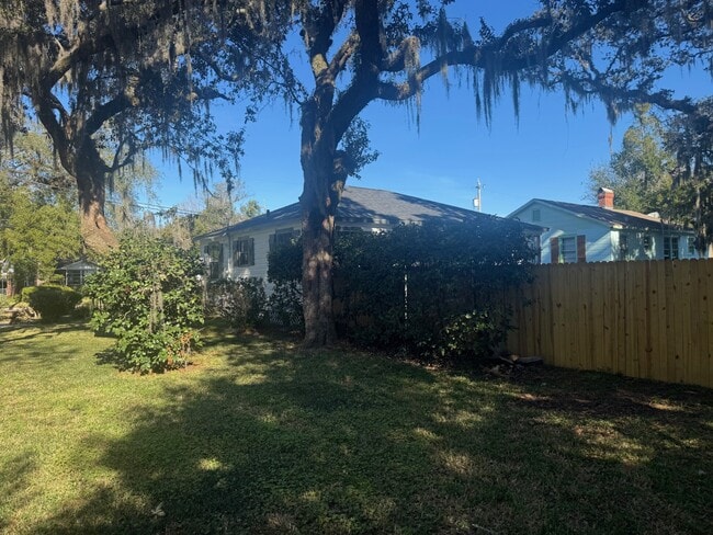 Foto del edificio - 8017 Oakwood St