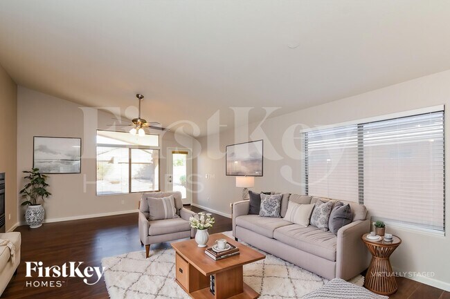 Foto del edificio - 13414 W Port Royale Ln