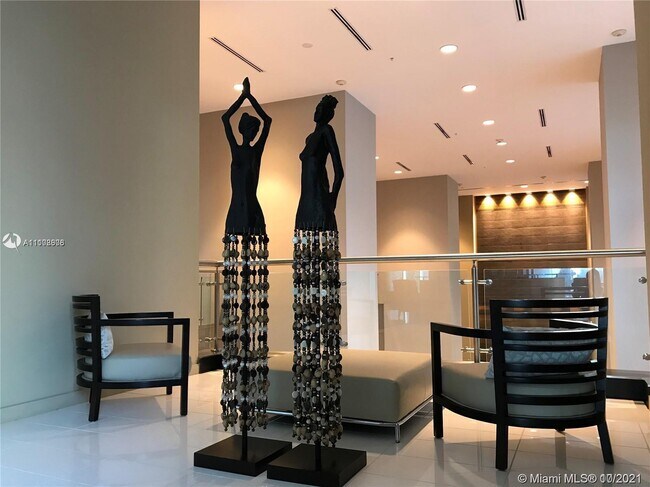 Building Photo - 300 S Biscayne Blvd