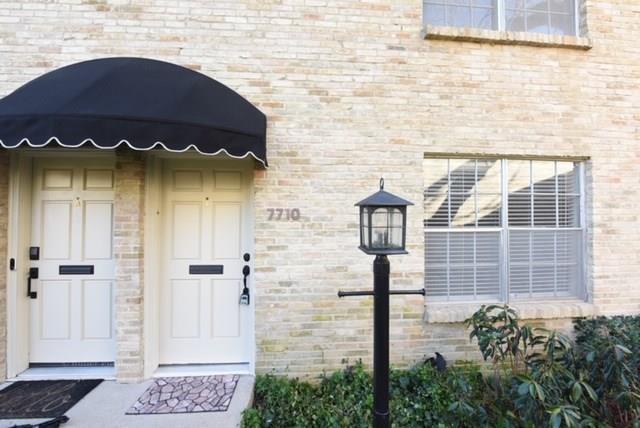 Foto del edificio - 7710 Royal Ln