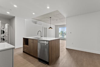 Building Photo - Verdora Vaudreuil