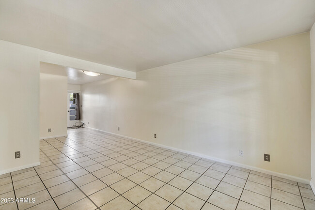 Building Photo - 1449 E Highland Ave