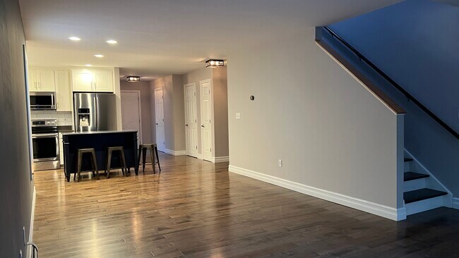 Building Photo - 201 Juniper Dr