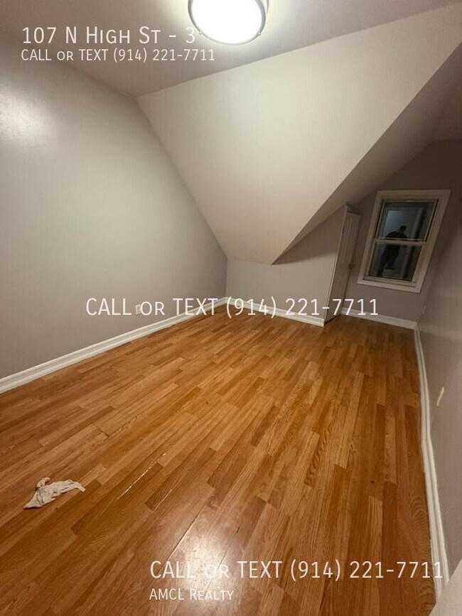 Foto del edificio - 107 N High St