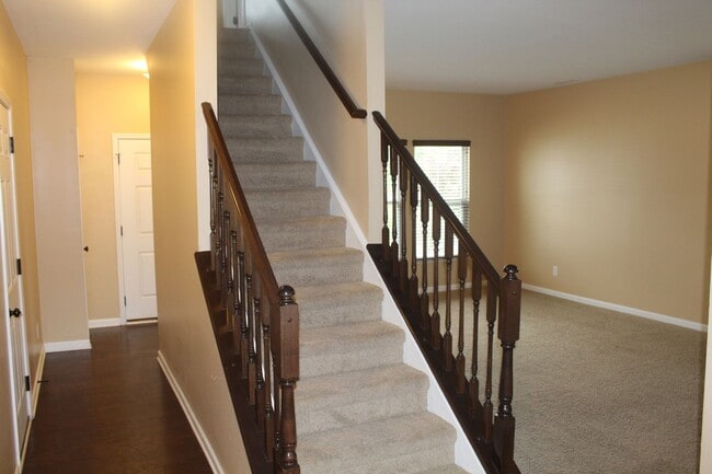 Foto del edificio - Spacious 4 Bedroom Home in Avon!