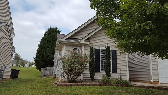 Building Photo - 3855 Thornaby Cir
