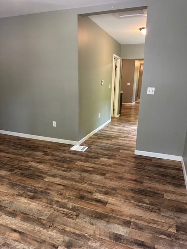 Building Photo - Charming 2-Bedroom Home in the Heart of Fairport Available Now