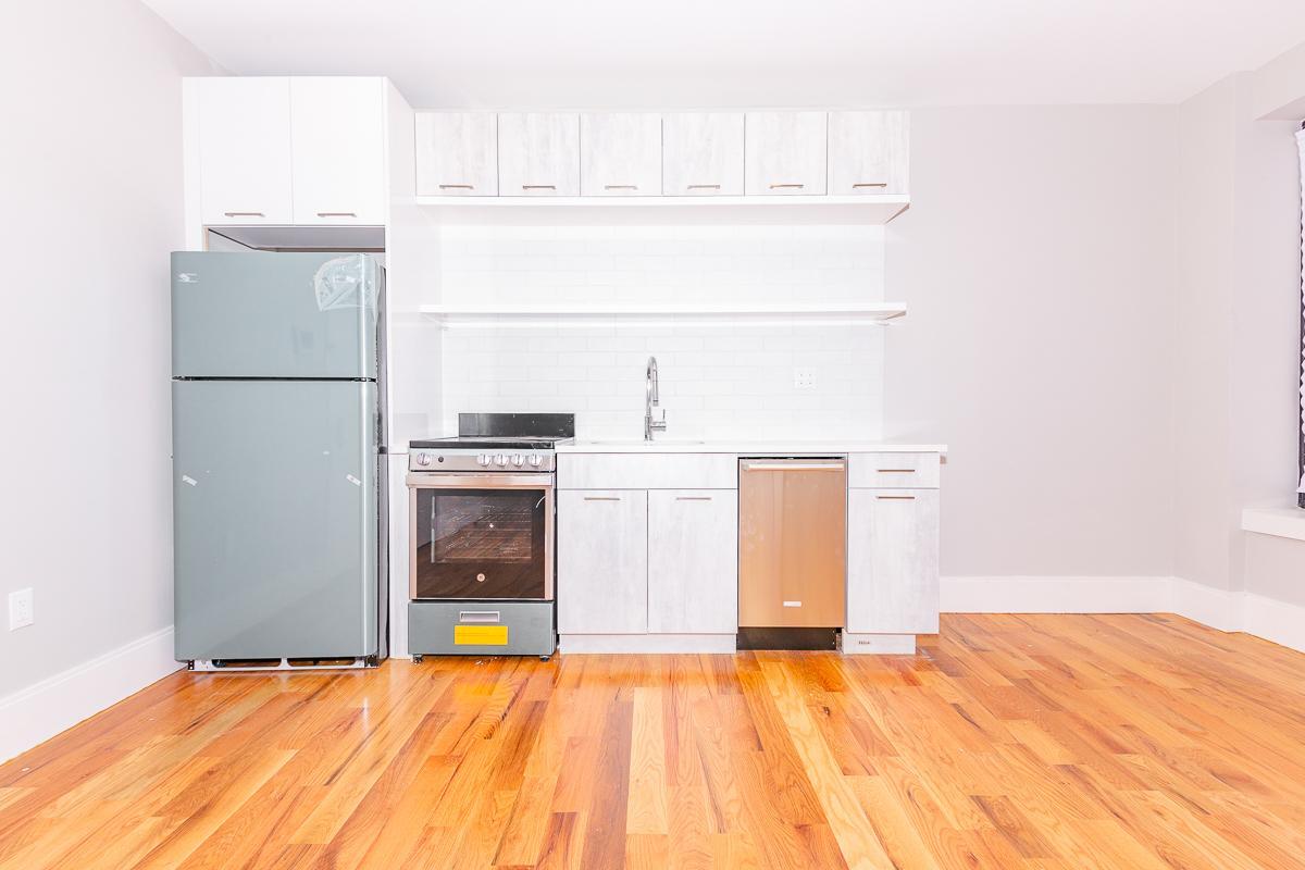 Foto principal - 245 Sullivan Pl