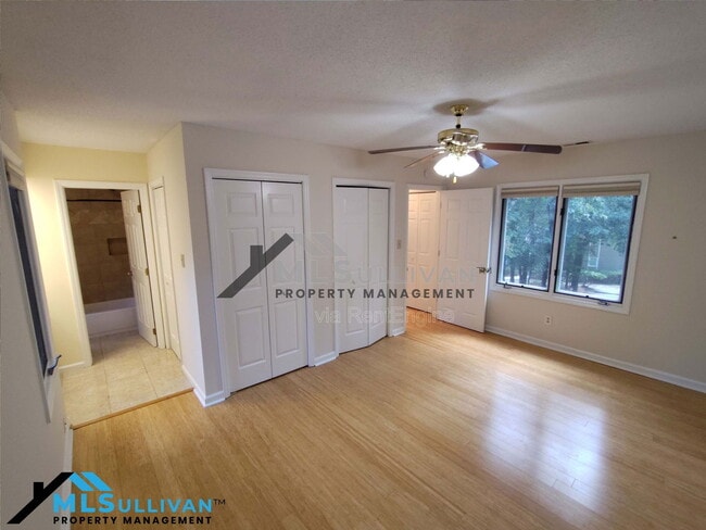 Building Photo - 4930 Pine Cone Dr