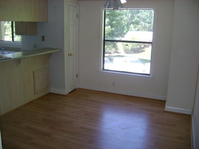 Building Photo - Roseville 3bed/2bath Condo!! www.titanrei.com