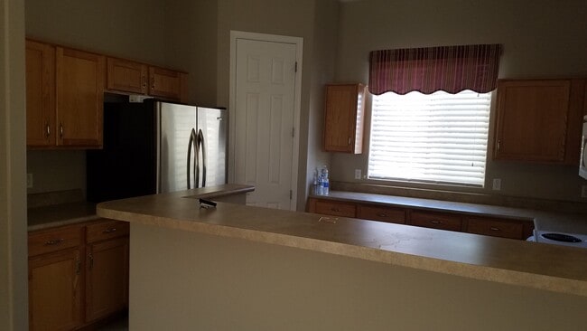 Kitchen - 4096 N Providence Rd