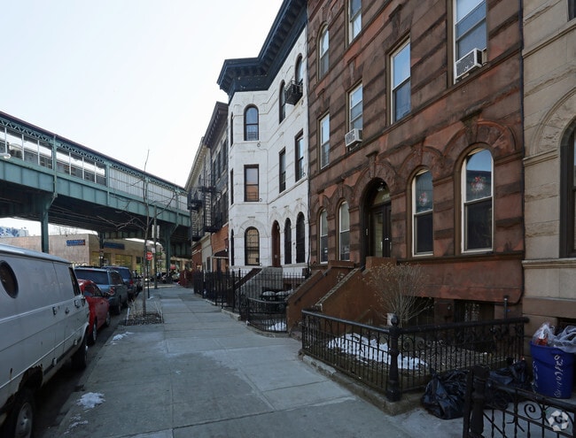 Building Photo - 530 Chauncey St