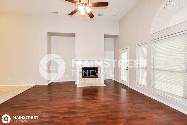 Foto del edificio - 4404 SHADOW OAK DR, DENTON, TX 76208