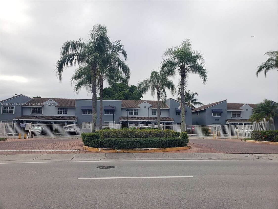 Primary Photo - 6960 NW 173rd Dr