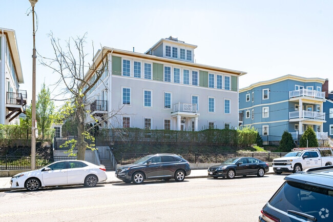 25 Lennon Ct se encuentra en el sur de Boston. - 945 E Broadway