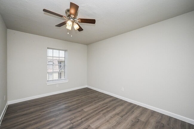 Building Photo - 1518 East Ave