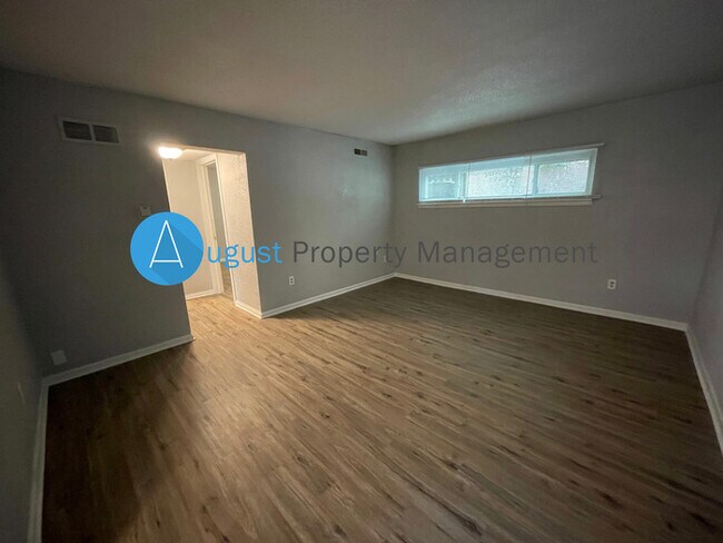 Foto del edificio - C2 at 525 N Arlington