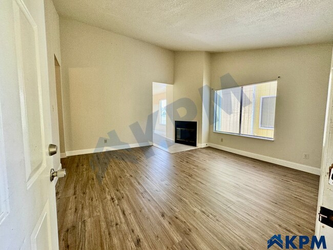 Building Photo - Spacious 2 Bed 2 Bath Lodi Condo