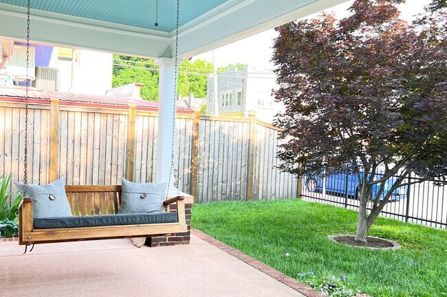 Building Photo - Furnished 3 Bedroom Walkable East Nashvill...