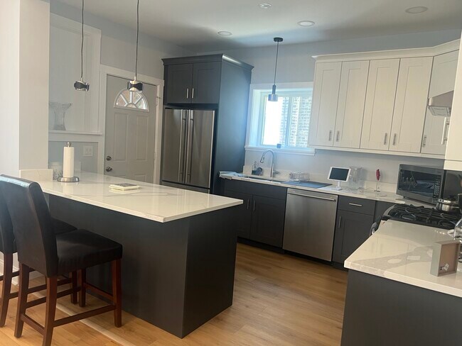 Foto del edificio - 4814 N Ridgeway Ave