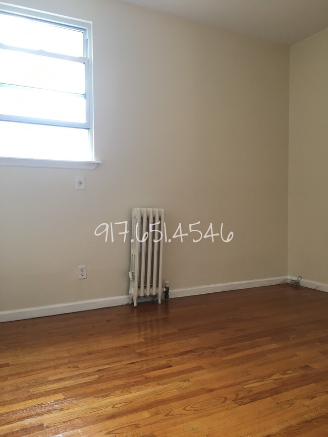 Foto del edificio - 121 Weirfield St