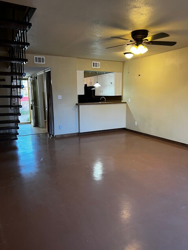 Building Photo - 3218 Villa Plz