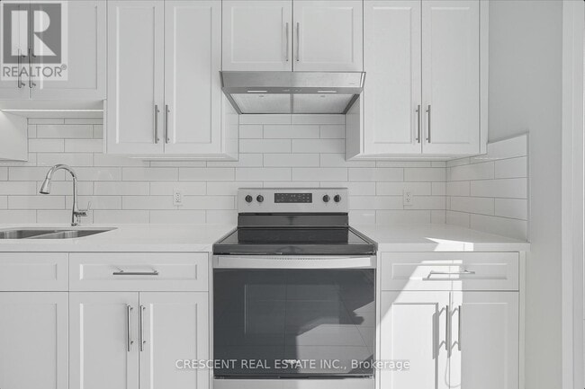 Photo du bâtiment - 58 Regal Rd