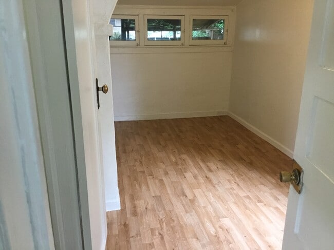 bedroom #1 - 11 Hemstalk Ct