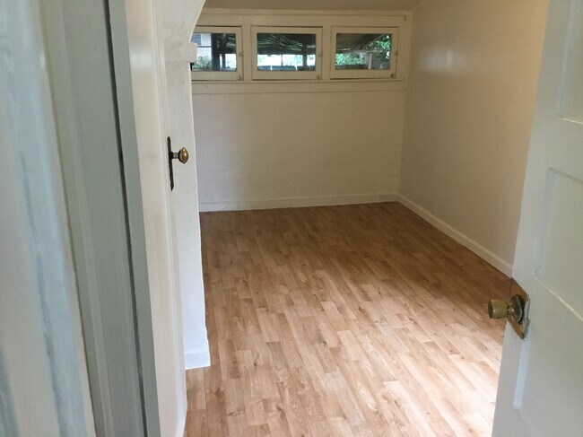 dormitorio #1 - 11 Hemstalk Ct