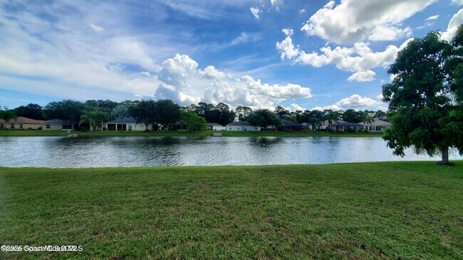 Foto del edificio - 5321 Cinnamon Fern Blvd