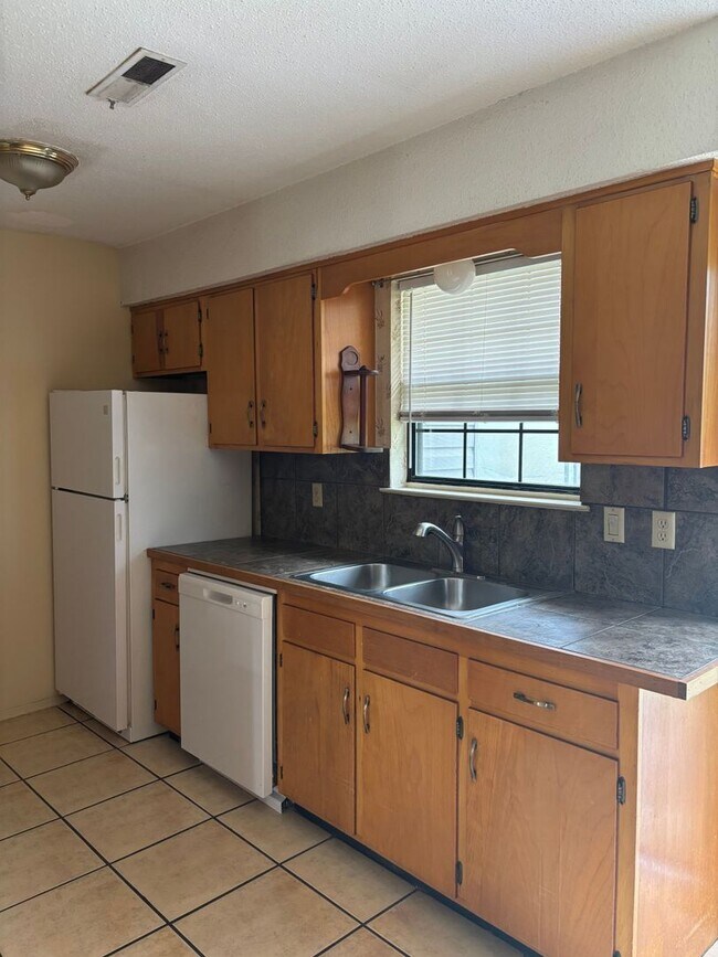 Foto del edificio - 3405 Maple Creek Ln