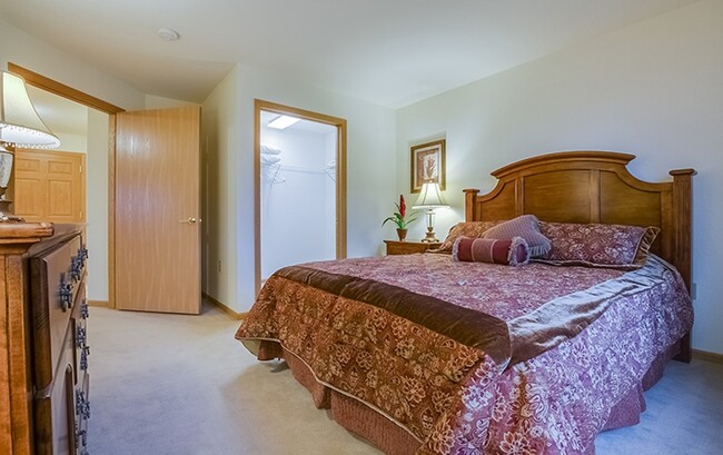 Bedroom - Manor Pointe - Senior Independent Living