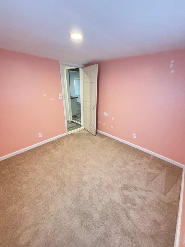 Building Photo - 1851 E 43rd St