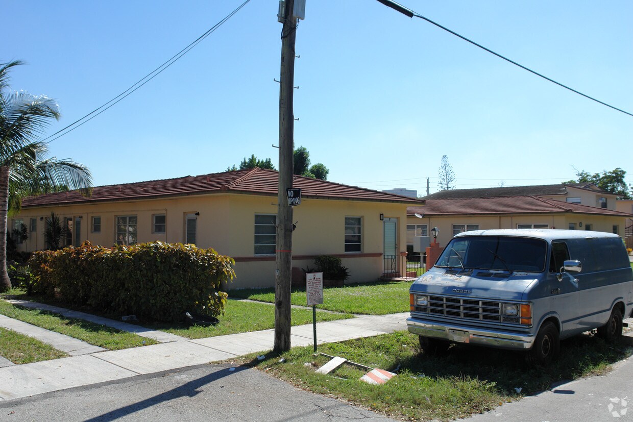 Building Photo - 111 SW 30th Ave
