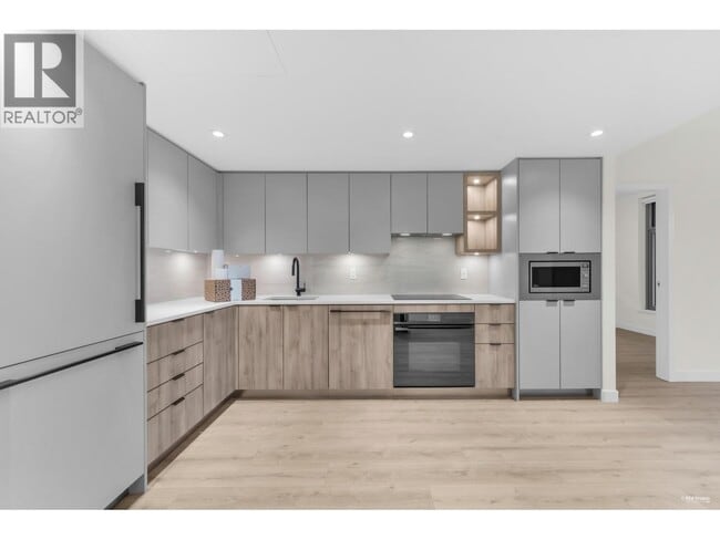 Building Photo - 755 Harbourside Dr