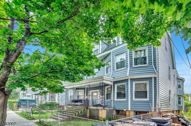 Foto del edificio - 142 Seymour Ave