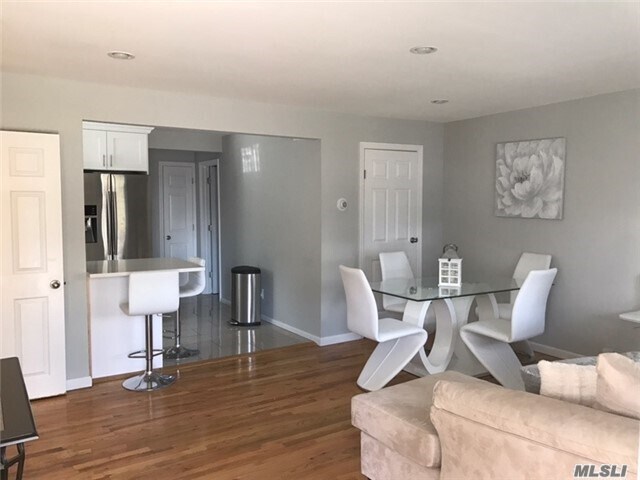 Building Photo - 16 W Valley Stream Blvd