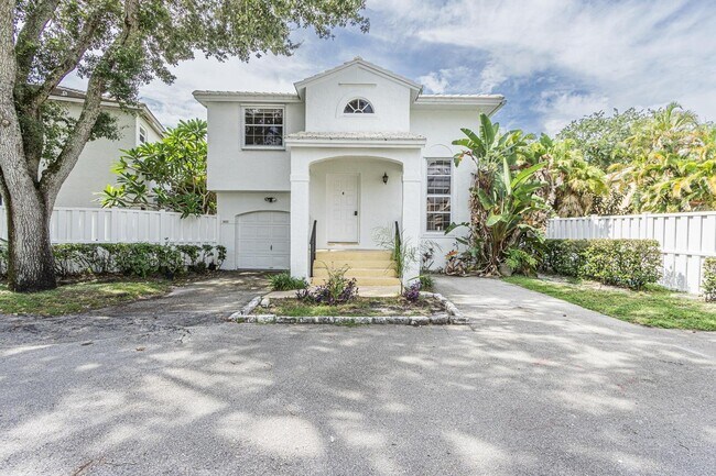 Foto del edificio - 9825 NW 2nd Ct