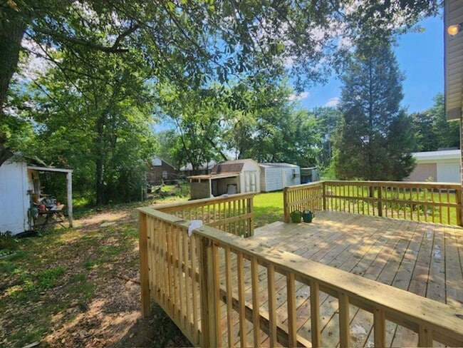 Foto del edificio - 407 Sullenberger Ave